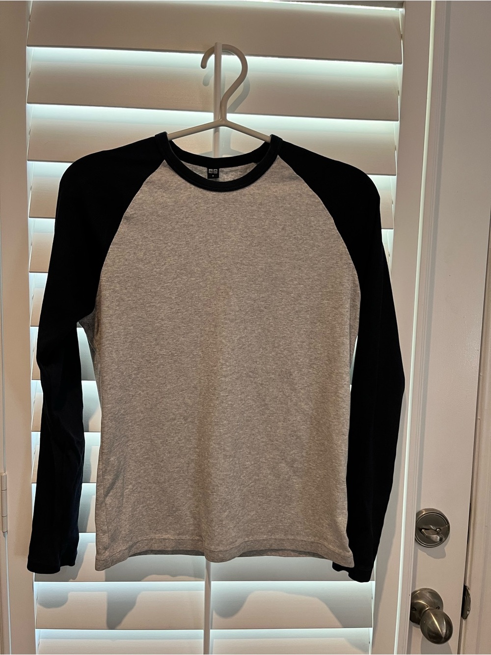 2 Uniqlo Womens Long-Sleeve Raglan Tee in size Medium and Small